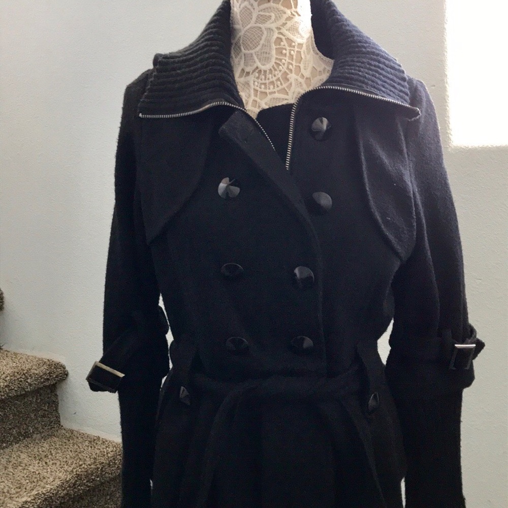 Black Jacket - Picture 5 of 7